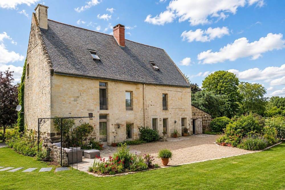 Manoir de charme – 320 m², piscine, wifi et jardins au cœur de la campagne in Dénezé-sous-Doué, Vallée de la Loire
