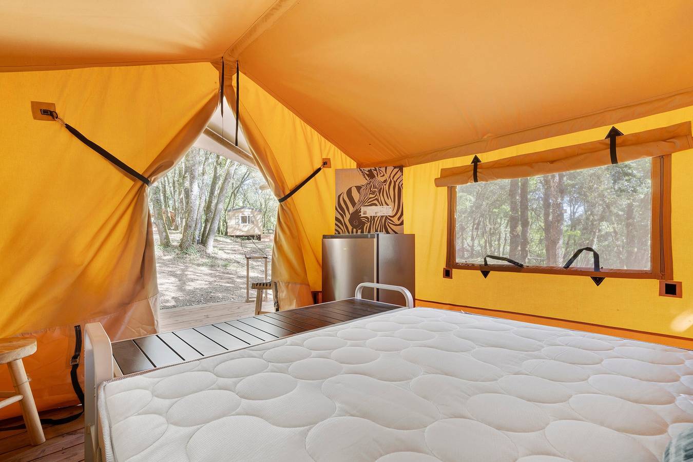 Glamping « Tente Safari Luxe » avec piscine partagée in Calviac-en-Périgord, Périgord Noir