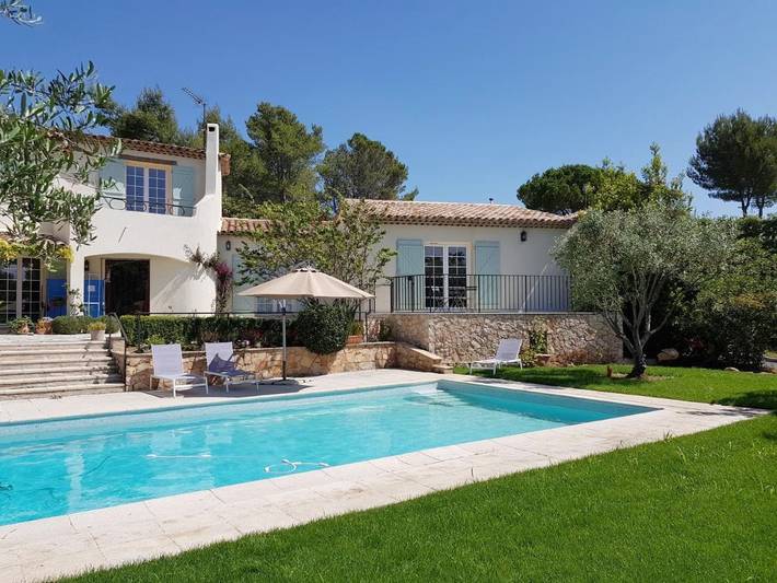 Location de vacances pour 2 personnes, avec piscine et terrasse ainsi que vue et jardin à Valbonne - 4