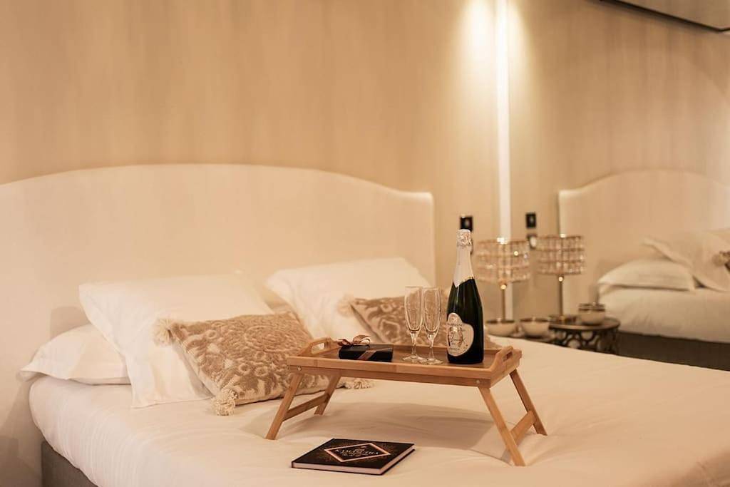 Appartement entier, Love room Dubaï & Balnéo in Saint-Rambert-d'Albon, Région de Valence