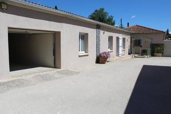 Location de vacances pour 4 personnes, avec terrasse à Aramon - 2