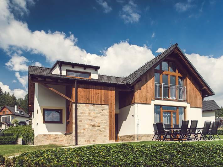Ferienhaus für 11 Personen, mit Terrasse und Garten in Lipno