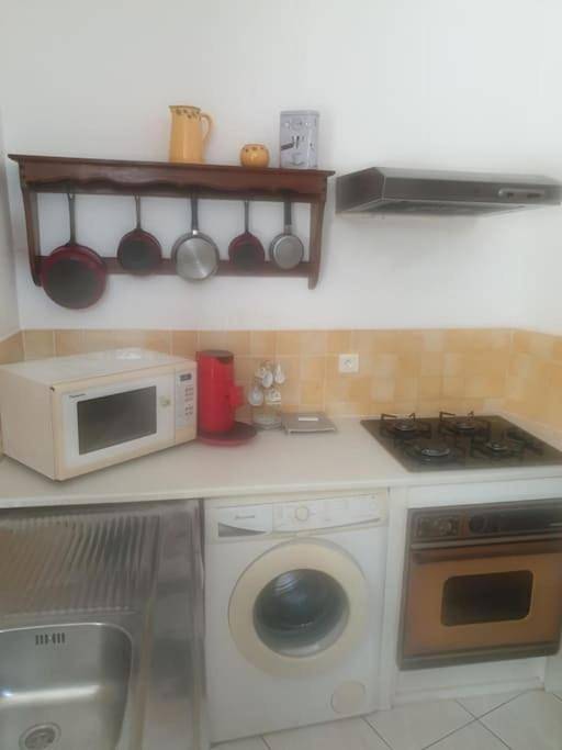 Appartement entier, One-Bedroom Apartment in Loupian, Côte méditerranéenne (France)