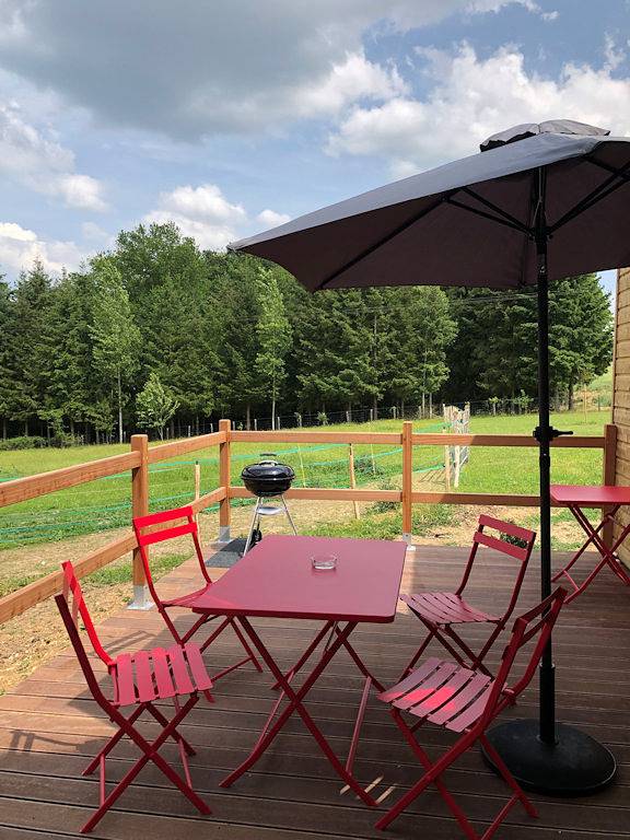 Gîte pour 4 personnes, avec Terrasse ainsi que Jardin et Piscine