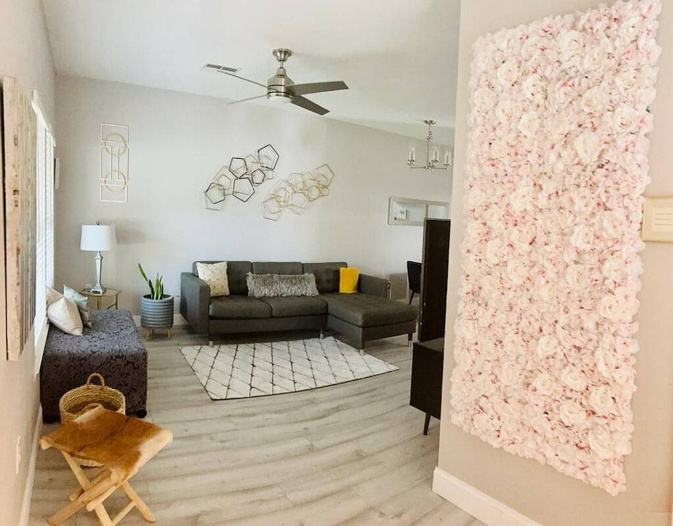 Modern Chic center Tampa. Less than 15 minutes to local attractions and stadium. in Tampa, Tampa Bay