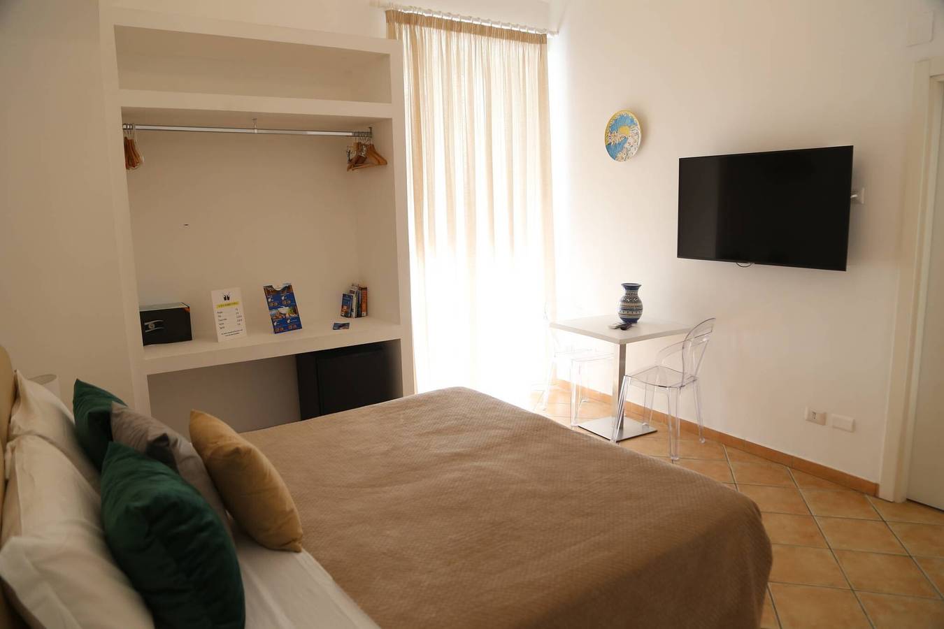 Sorrentina Guest House - Junior Suite 1 con Balcone e Wi-Fi in Spiaggia pubblica di Sorrento, Sorrento