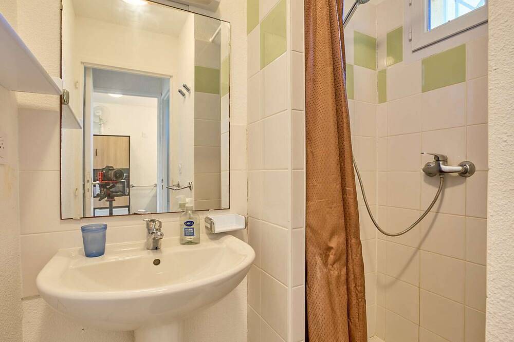 Apartamento entero, Estudio moderno con terraza y wifi in Cazaubon, Gers