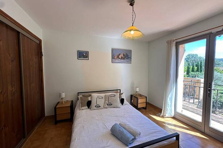 Gîte pour 6 personnes, avec jardin et balcon à Simiane-Collongue - 4