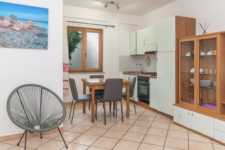 Appartamento intero, Appartamento 'Guest House In The Center Of Olbia' con Wi-Fi e aria condizionata in Terranoa/Olbia, Olbia