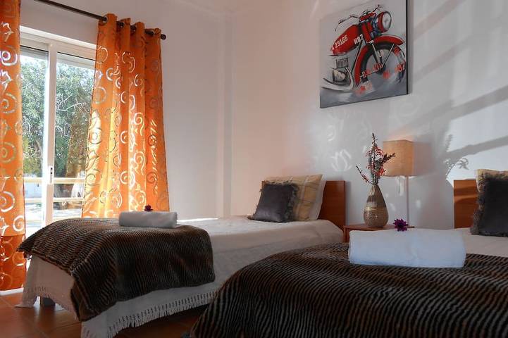 Ganze Wohnung, Geräumige 2 Schlafzimmer Apt mit Air - Con, Swimmingpool, sehr nahe am Strand. in Cabanas de Tavira, Conceição e Cabanas de Tavira