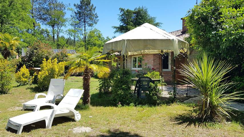 Gîte pour 4 personnes, avec terrasse et piscine