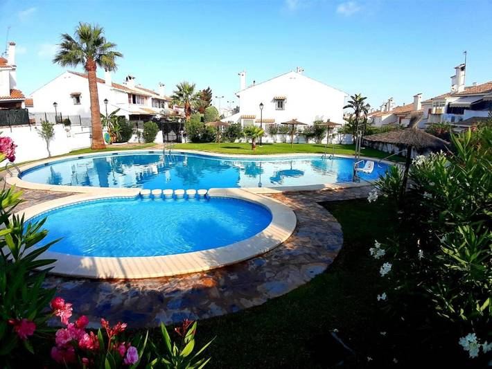 Casa de férias para 7 pessoas, com jardim e vista e ainda piscina infantil and piscina, com animais de estimação em Monte Faro