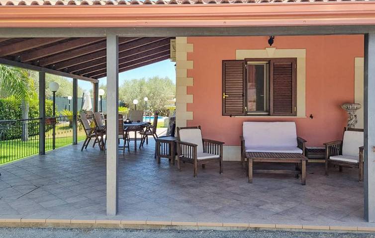 Casa vacanza per 6 persone, con piscina e giardino nonché terrazza a Siracusa
