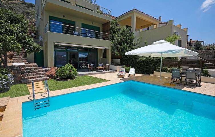 Location de vacances pour 7 personnes, avec piscine ainsi que vue et jardin dans Perdika - 3