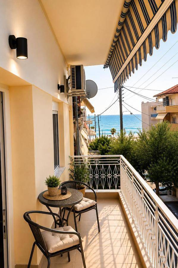 Gîte pour 3 personnes, avec Balcon et Terrasse ainsi que Jardin et Vue dans Nea Kallikratia - 4