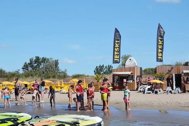 Camping pour 8 personnes, avec terrasse, animaux acceptés à Vias - 2
