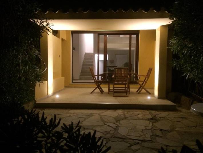 Location de vacances pour 4 personnes, avec terrasse ainsi que vue et jardin à Villasimius - 2