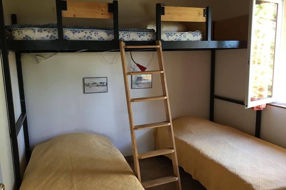 Gîte avec piscine chauffée, 3 chambres, 5 pers. terrasse couverte, Wifi gratis in Belvès, Périgord Noir