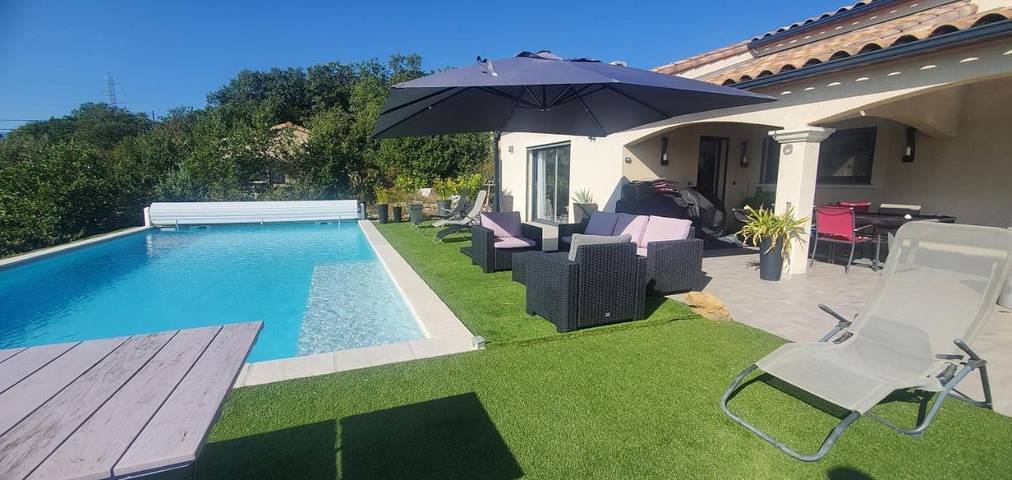 Villa pour 6 personnes, avec vue ainsi que piscine et jardin dans les Parc national des Cévennes