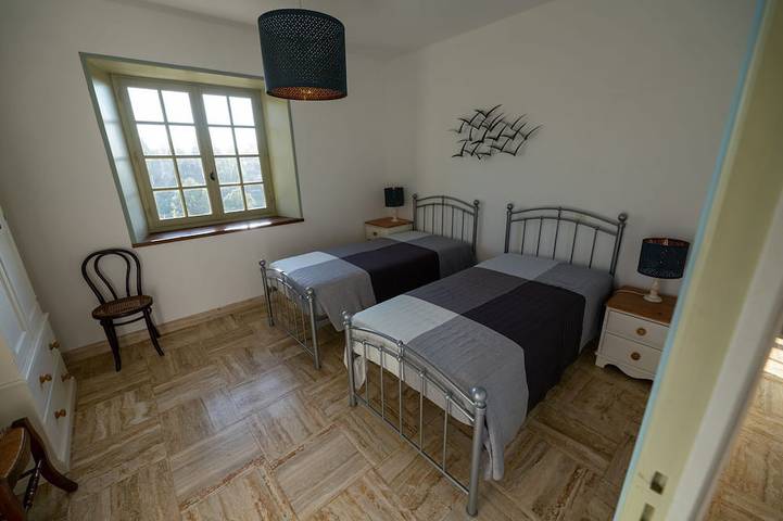 Location de vacances pour 6 personnes, avec jardin et piscine à Avon-les-Roches - 2