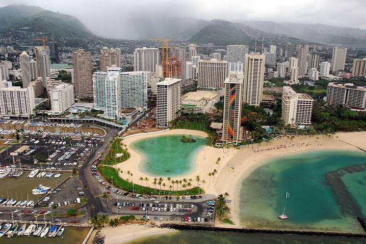 Vacation rental for 4 people, with garden and pool as well as hot tub and sauna in Waikiki