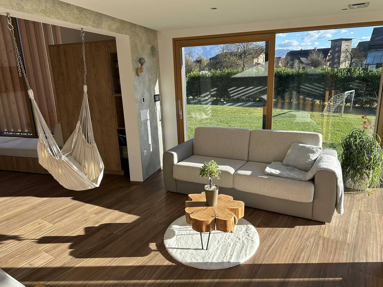 Elegant Warm Bliss Hideaway Escape Lodge - Holiday Home with Hot-Tub in Upper Carniola