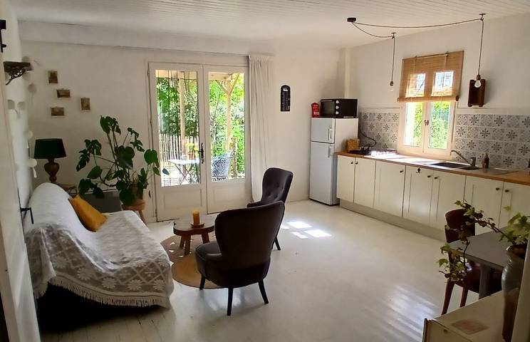 Gîte pour 2 personnes, avec piscine à Paunat
