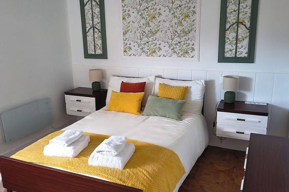 Entire apartment, Charming apartment in Vigo with views of the valley (pet friendly) in Vigo, Galician Coast