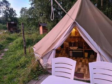 Tente pour 4 personnes, avec sauna ainsi que jardin et vue dans le Vercors
