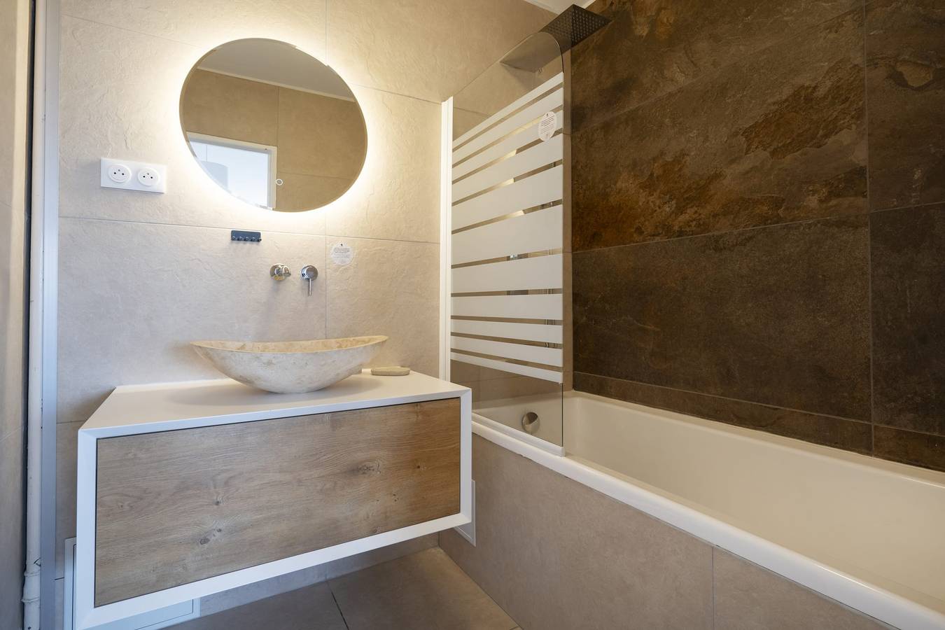 Ganze Wohnung, Ferienwohnung für 5 Personen mit Balkon in Metz, Metz Region