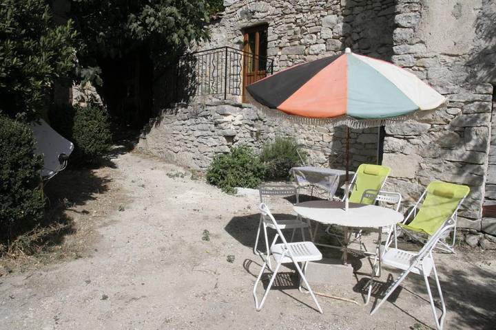Gîte pour 5 personnes, avec piscine ainsi que vue et terrasse à Saint-Auban-sur-l'Ouvèze - 4