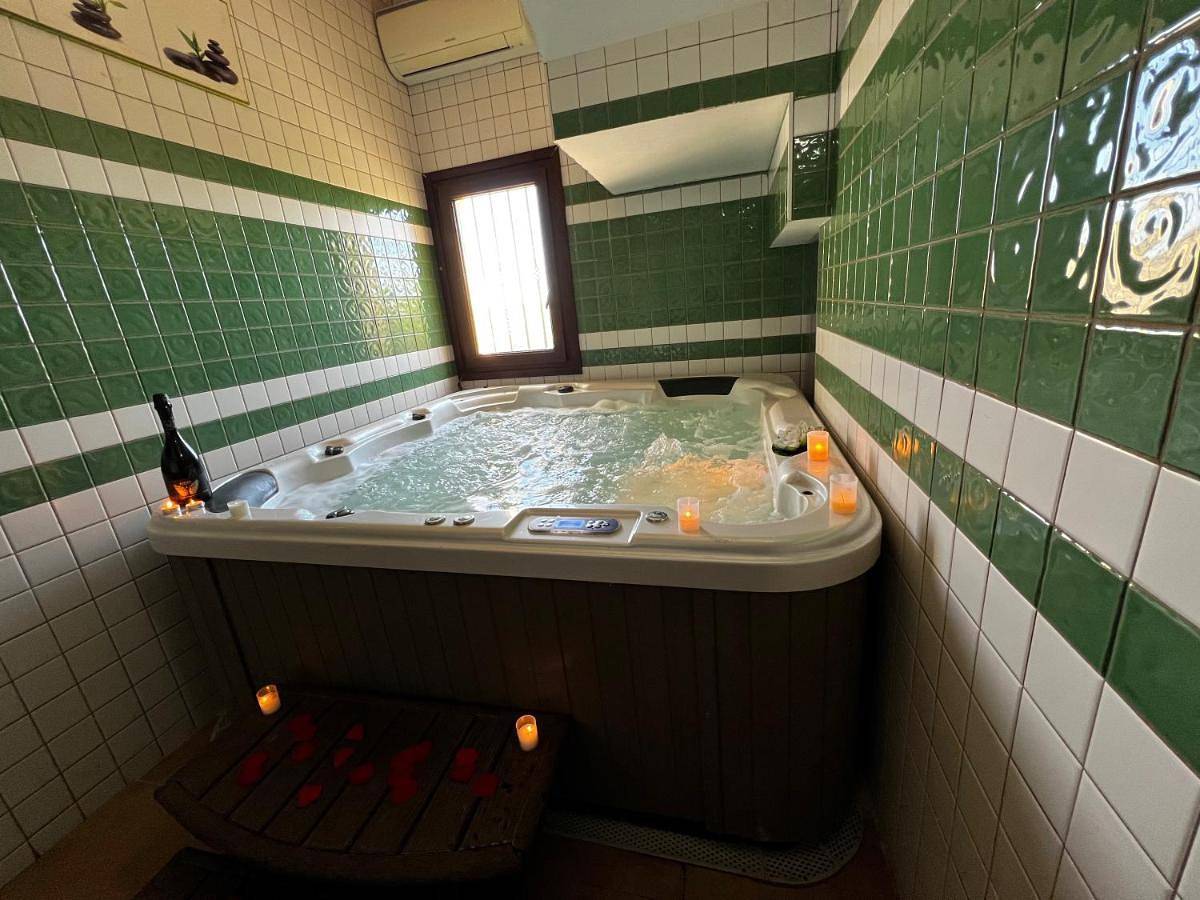 Casas Rurales Maribel - Complejo El Tejar - Apartamentos con jacuzzi en Alcalá del Júcar in Casas del Cerro, Alcalá del Júcar