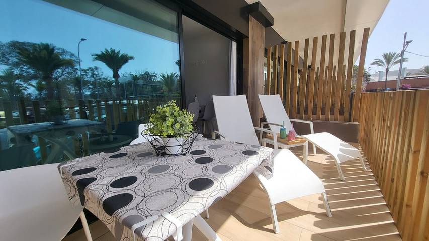 Feriehus for 4 personer, med terrasse - 1