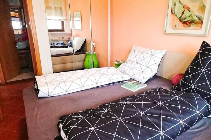 Ferienwohnung für 3 Personen, mit Balkon und Pool in Brezzo di Bedero - 2