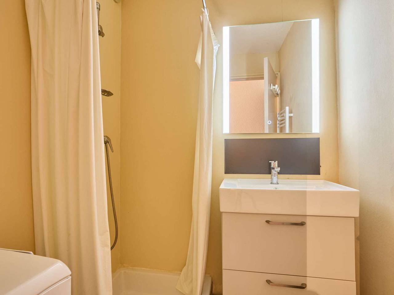 Studio entier, Studio calme avec Wifi et parking à Barbotan-les-Thermes in Cazaubon, Gers