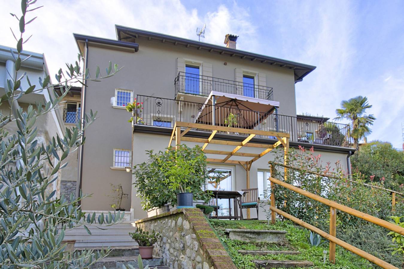 Entire apartment, Sole Priscilla House - Terrace & parking in Salò, Garda Mountains