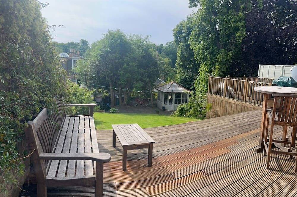 Small Private Guest cabin in lush green Dean Village, 0.7mile to City Centre in Edinburgh, Edinburgh and Lothian