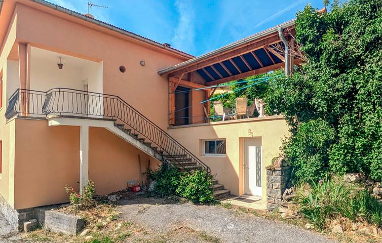Gîte pour 6 personnes, avec terrasse et jardin, animaux acceptés dans Bellaffaire