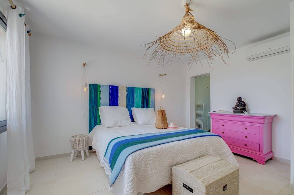 Appartement classé 4* situé au Rez de chaussée de la villa.. Jardin de 1 000 m2 in Les Issambres, Roquebrune-sur-Argens