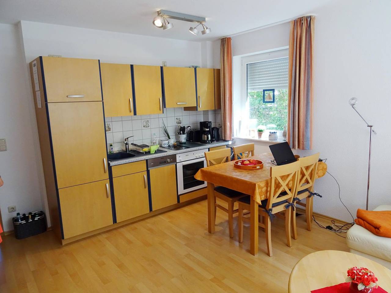 Ganze Wohnung, Helle Erdgeschosswohnung mit möblierter und überdachter Südterrasse! in Zingst, Fischland - Darß - Zingst