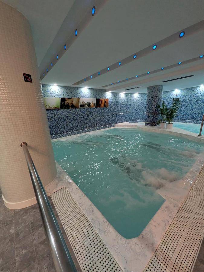 Hôtel pour 2 personnes, avec jacuzzi et terrasse ainsi que piscine et sauna dans Incles - 4