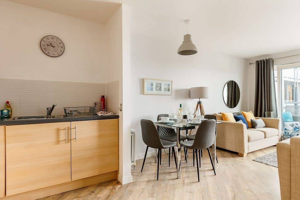 Ganze Wohnung, Harbourside Retreat- Balcony with Harbour Views in Poole, Poole Harbour