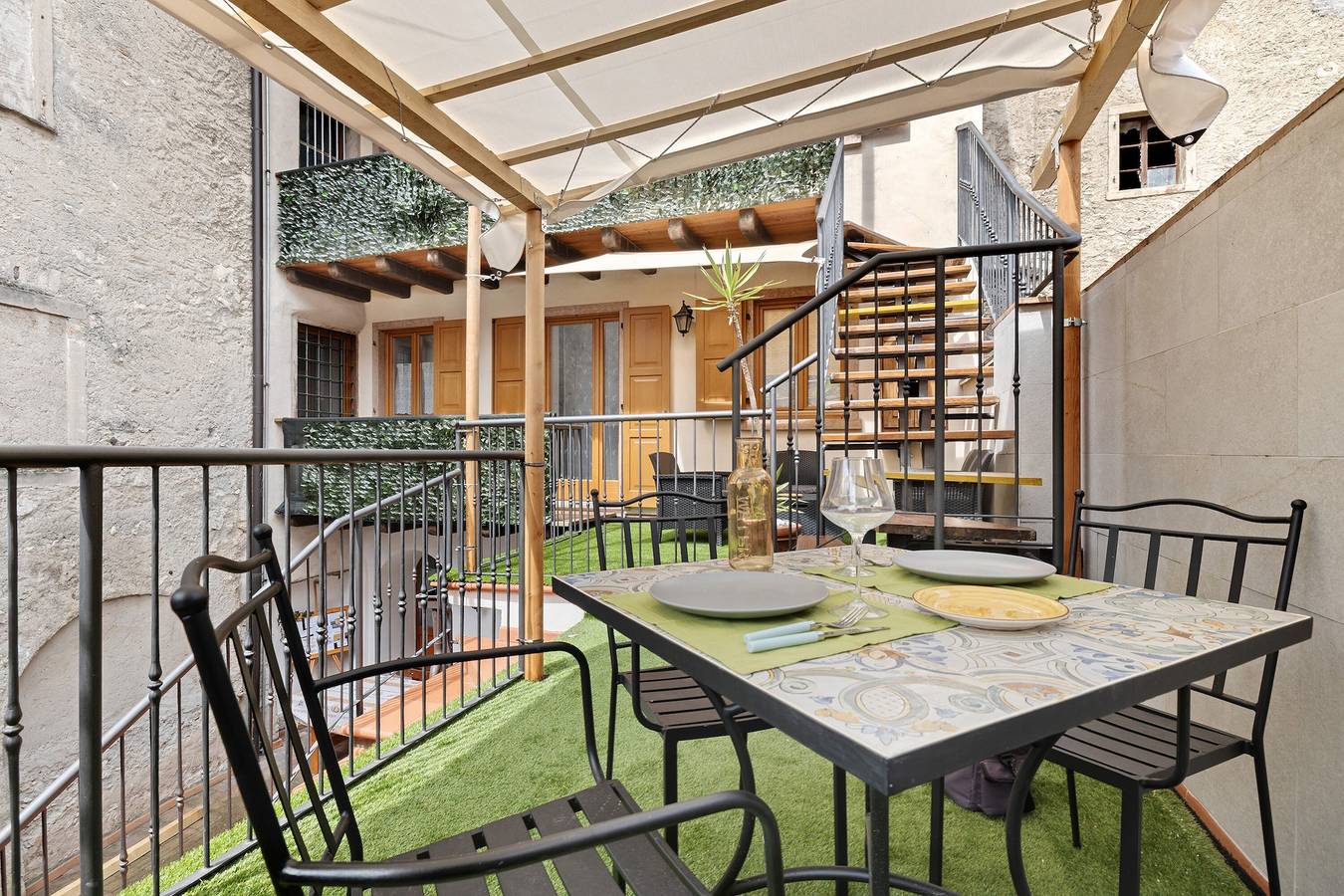 Ganze Wohnung, Apartment „Casa Sole 2“ mit Bergblick, Balkon und Wlan in Ceniga, Dro