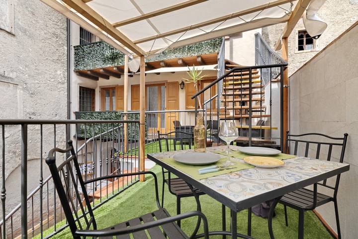 Entire apartment, Apartment 'Casa Sole 2' with Mountain View, Balcony and Wi-Fi in Ceniga, Dro