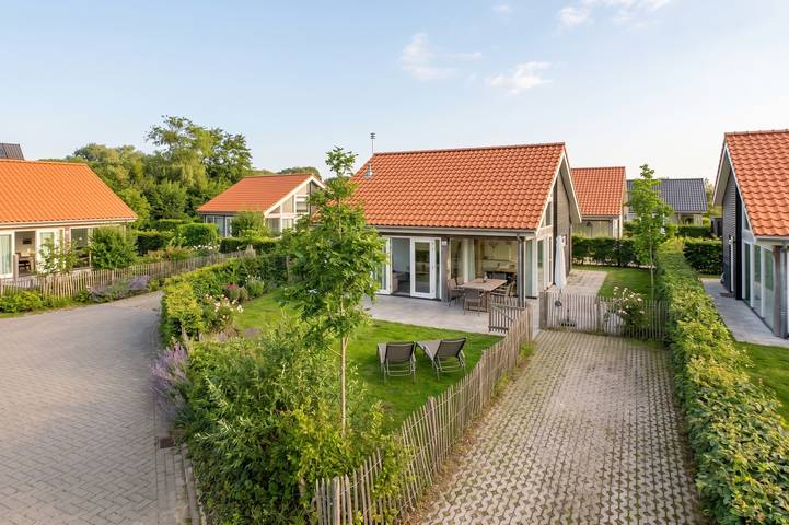 Ferienhaus für 6 Personen, mit Balkon/Terrasse und Terrasse sowie Garten in Renesse