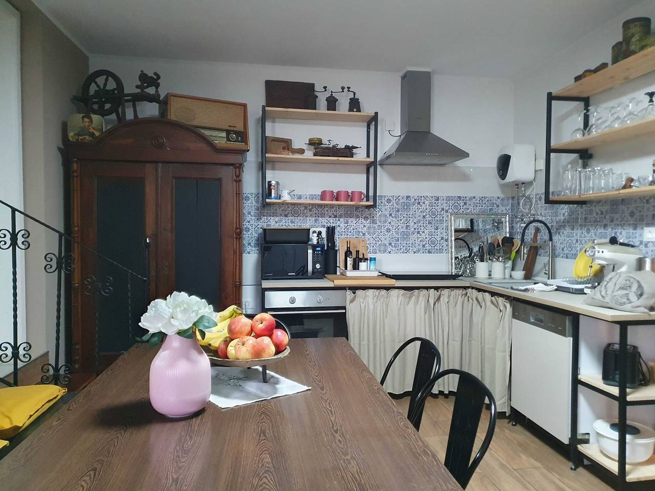 Ganze Wohnung, Bright and Sunny Apartment with Terrace - Two Bedroom Apartment with Terrace in Tolmin, Slowenien