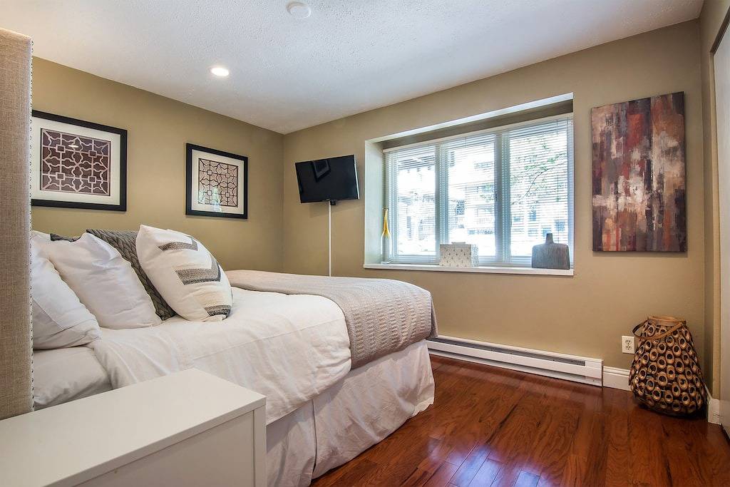 Ganze Wohnung, Schritte zum kostenlosen Shuttle 1 Bett, 1 Bad Condo mit Creek und Mountain Slope View in Vail Ski Resort, Vail