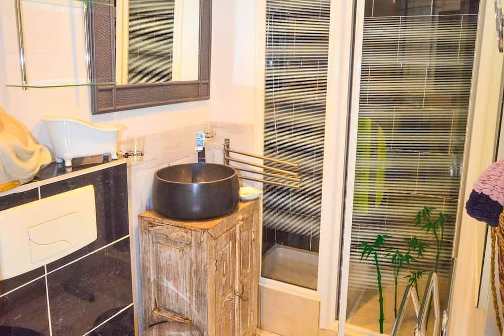 Individuele Villa / 6 Bedden / Zeezicht / 2 Zwembaden / Jacuzzi / 6 Personen. in Saint-Aygulf, Frejus