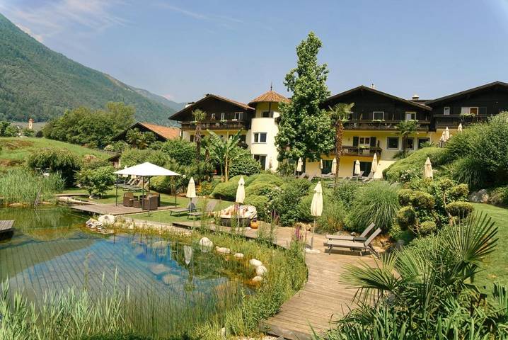Hotel für 2 Personen, mit Balkon und Terrasse sowie Garten und Pool in Tisens