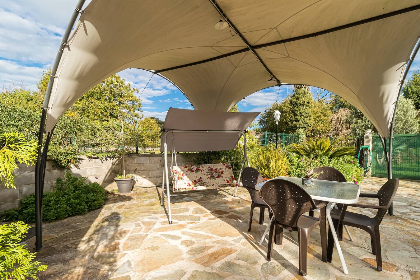 Country House 'El Capricho De Rosmary' with Mountain Views and Private Garden in Villaescusa, Cantabrian Coast